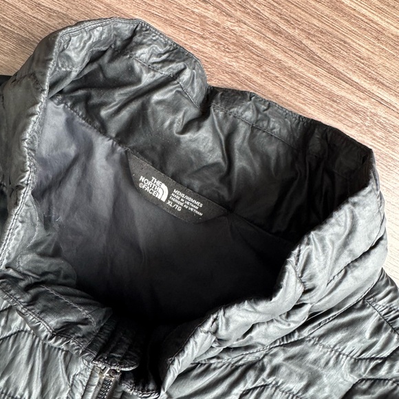 The North Face Men's Thermoball Jacket Size XL - Picture 4 of 5